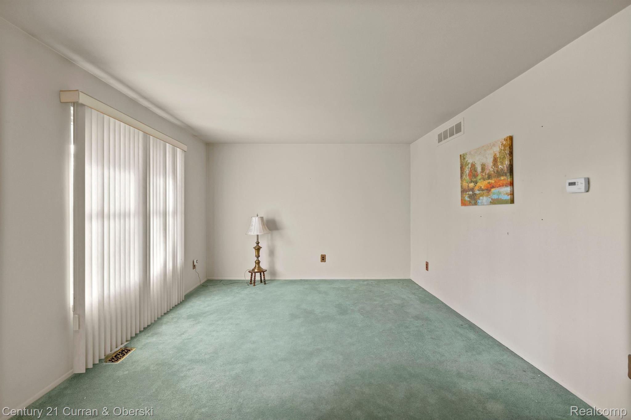 21648 Hall Road Trenton, MI 48183 - Photo 13 of 28 Livingroom