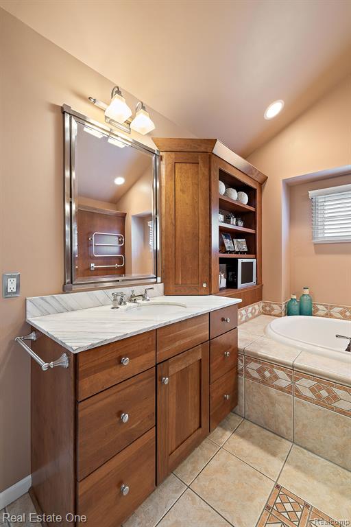 1272 Thames Drive Rochester Hills, MI 48307 - Photo 19 of 37