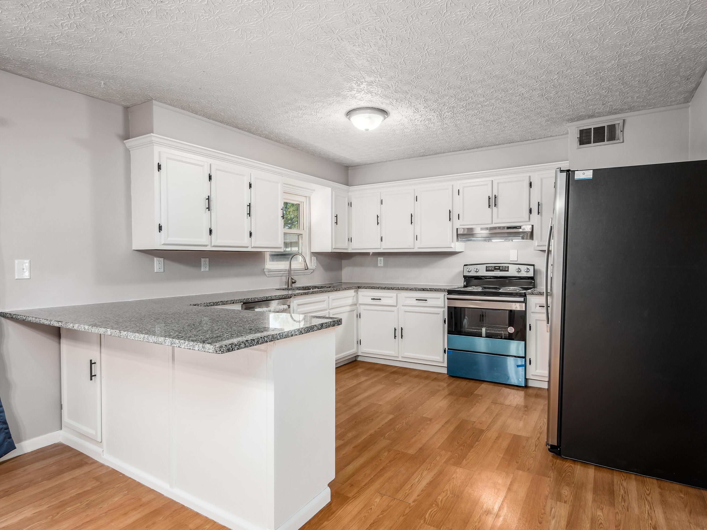 661 Fairholme Road Columbus, OH 43230 - Photo 6 of 33