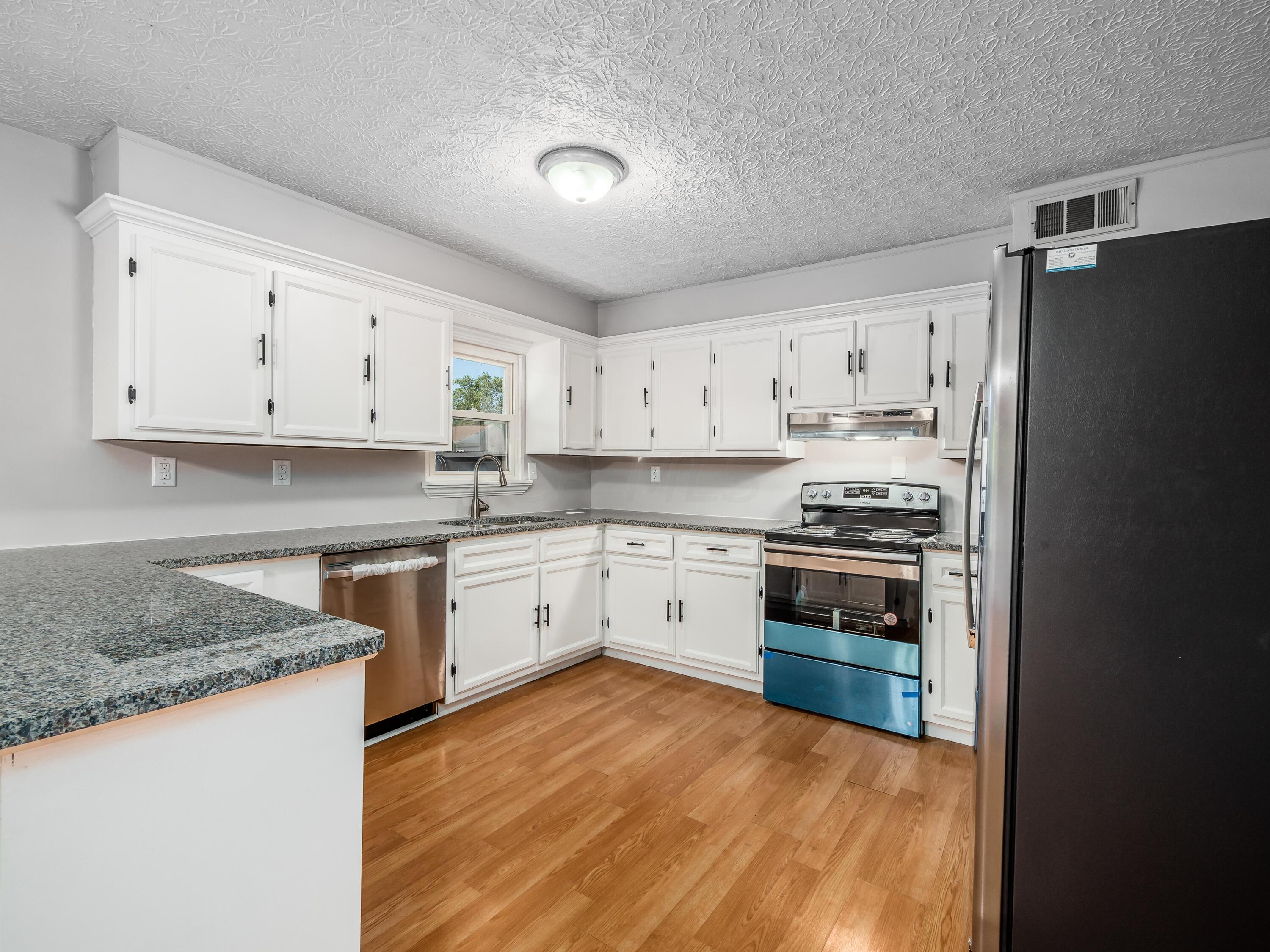 661 Fairholme Road Columbus, OH 43230 - Photo 7 of 33
