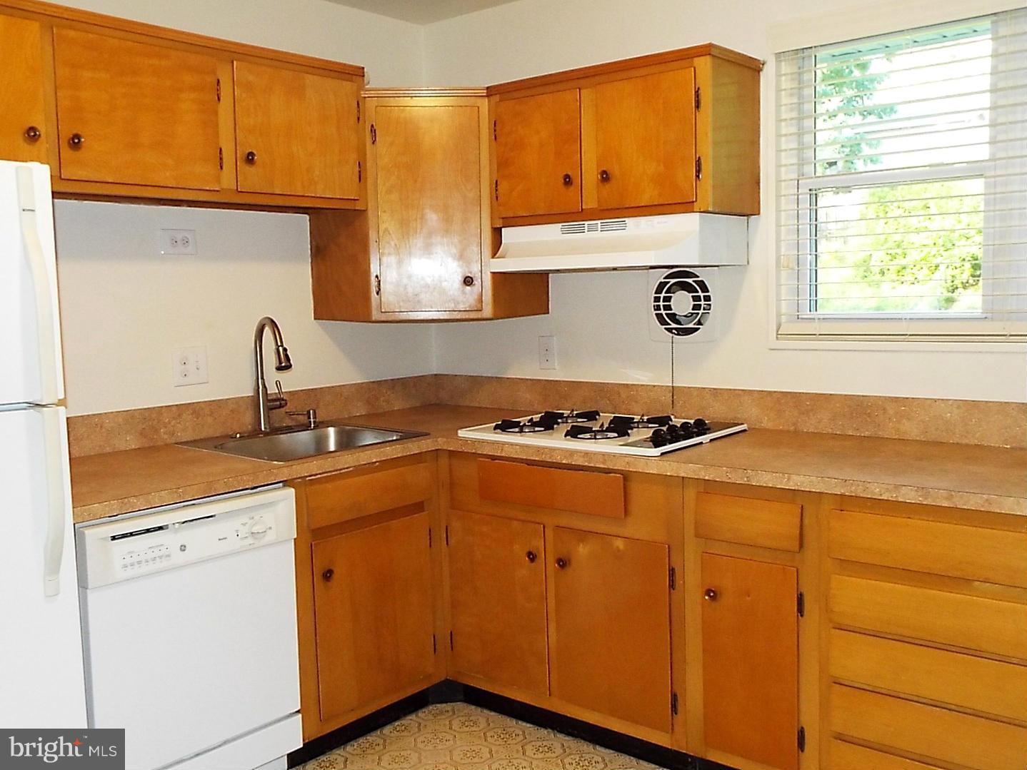 12611 Littleton Street Silver Spring, MD 20906 - Photo 5 of 18 Kitchen