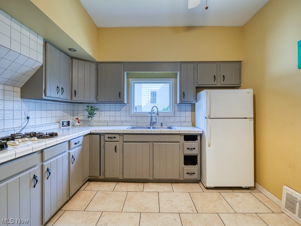 2072 Warren Road Lakewood, OH 44107 - Photo 7 of 17
