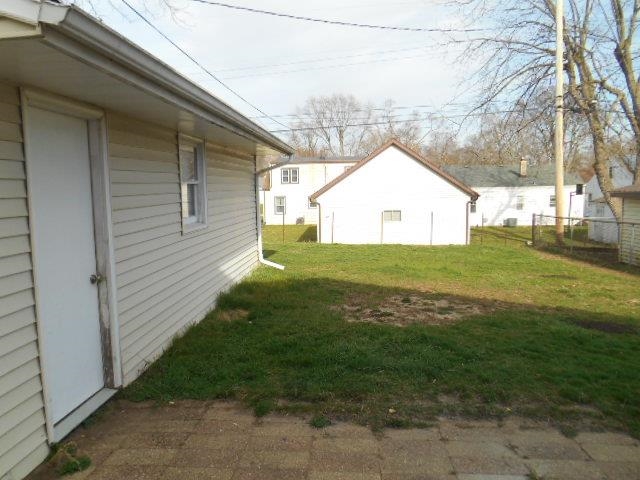1908 Ridgeland Road Rockford, IL 61108 - Photo 6 of 20 a view of yard with small space