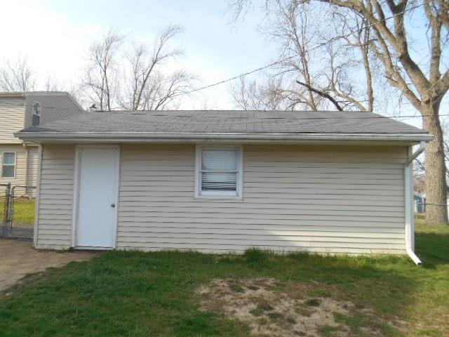 1908 Ridgeland Road Rockford, IL 61108 - Photo 7 of 20 a side view of a house