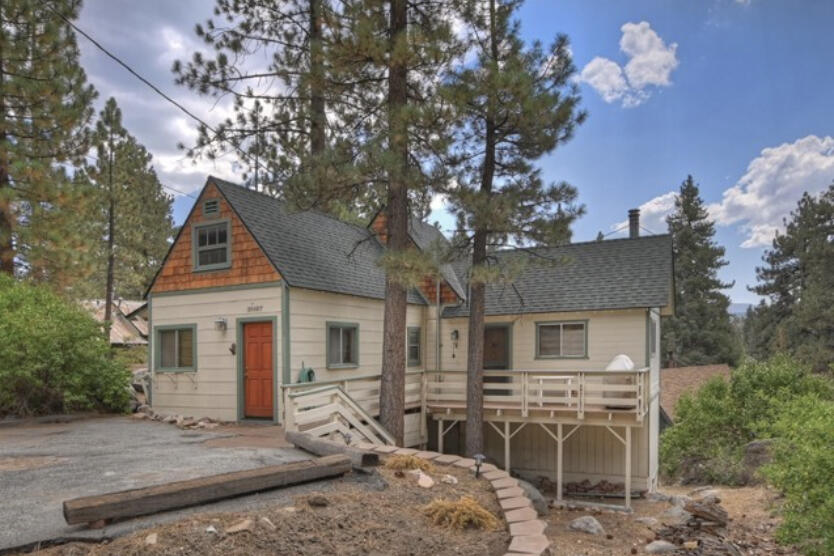 39187 Arapahoe Road Fawnskin, CA 92333 - Photo 5 of 18 a front view of a house with garden
