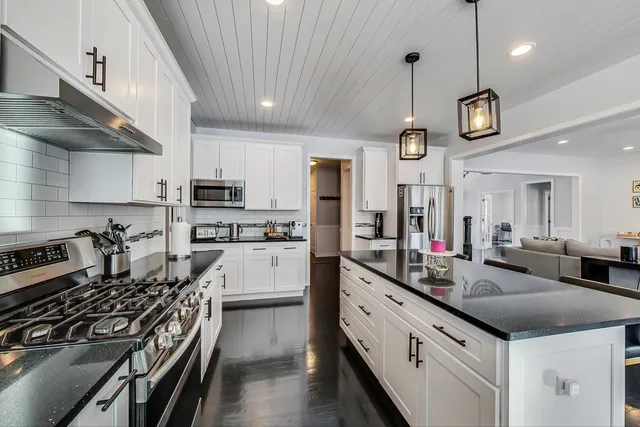 $1,119,000 | 10S330 Oneill Drive, Burr Ridge, IL 60527