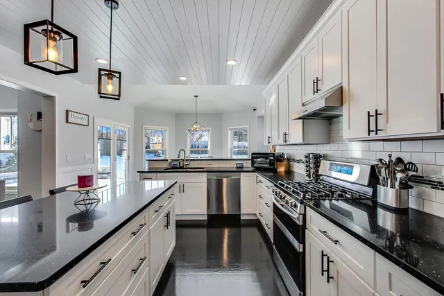 $1,119,000 | 10S330 Oneill Drive, Burr Ridge, IL 60527