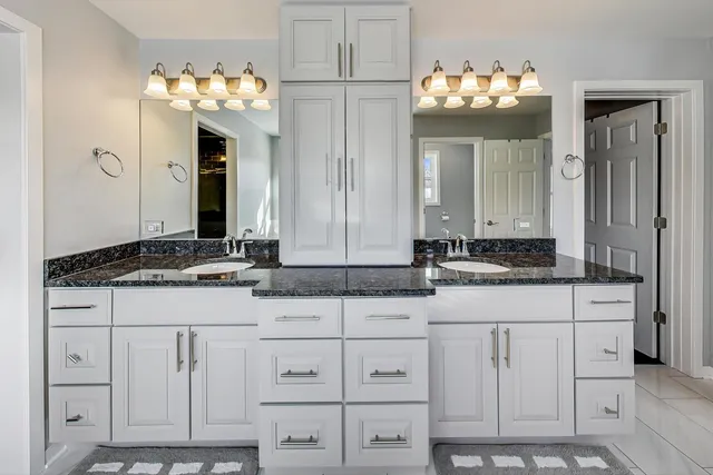 $1,119,000 | 10S330 Oneill Drive, Burr Ridge, IL 60527