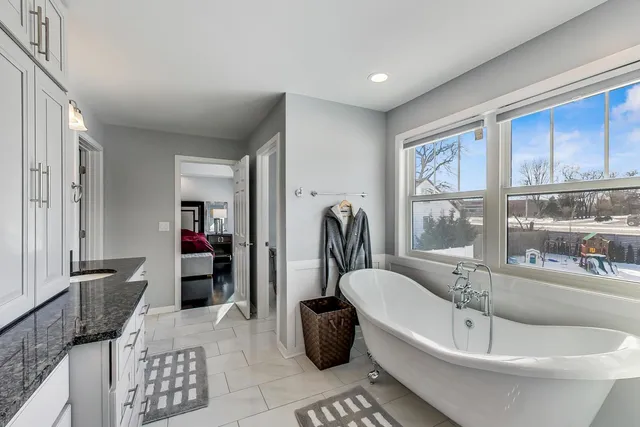 $1,119,000 | 10S330 Oneill Drive, Burr Ridge, IL 60527