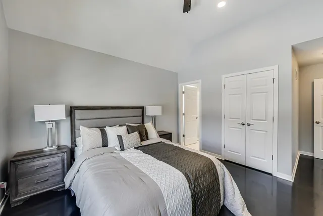 $1,119,000 | 10S330 Oneill Drive, Burr Ridge, IL 60527