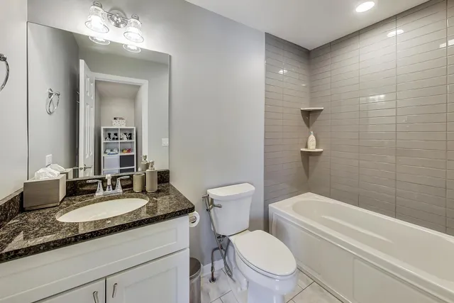 $1,119,000 | 10S330 Oneill Drive, Burr Ridge, IL 60527