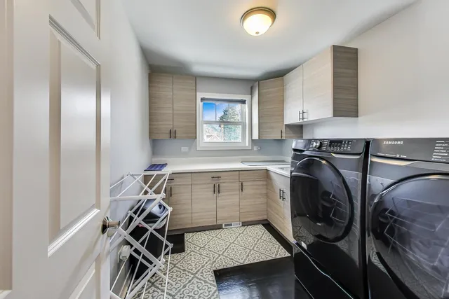 $1,119,000 | 10S330 Oneill Drive, Burr Ridge, IL 60527