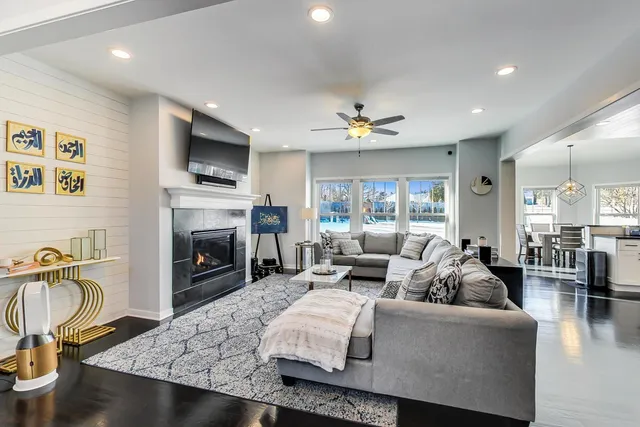 $1,119,000 | 10S330 Oneill Drive, Burr Ridge, IL 60527