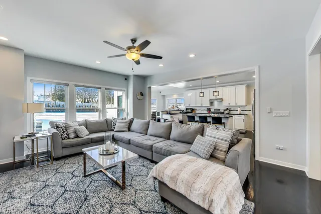 $1,119,000 | 10S330 Oneill Drive, Burr Ridge, IL 60527