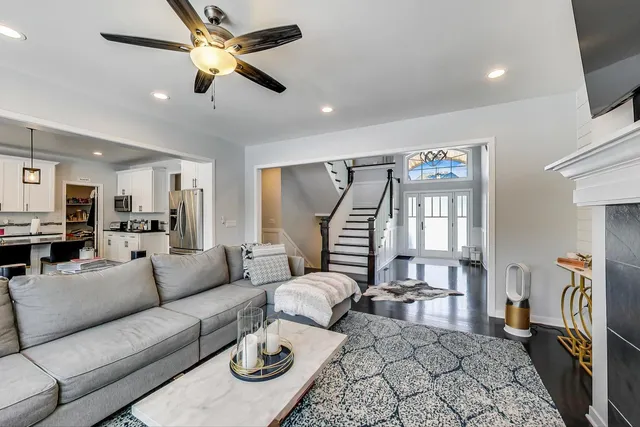 $1,119,000 | 10S330 Oneill Drive, Burr Ridge, IL 60527