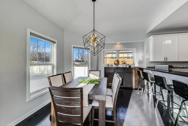 $1,119,000 | 10S330 Oneill Drive, Burr Ridge, IL 60527