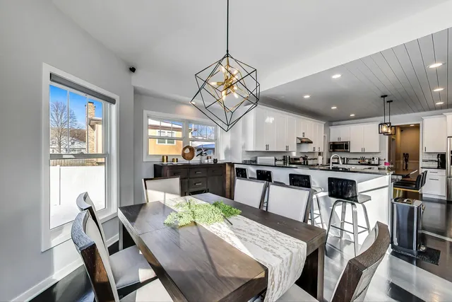 $1,119,000 | 10S330 Oneill Drive, Burr Ridge, IL 60527