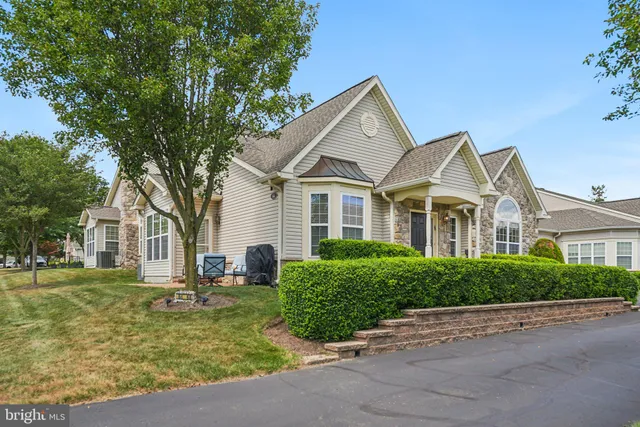 $699,999 | 64 Villa Drive, Warminster, PA 18974