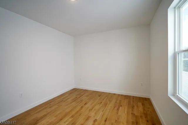 $4,000 | 728 Seaport Drive, Unit 1, Elizabeth, NJ 07201