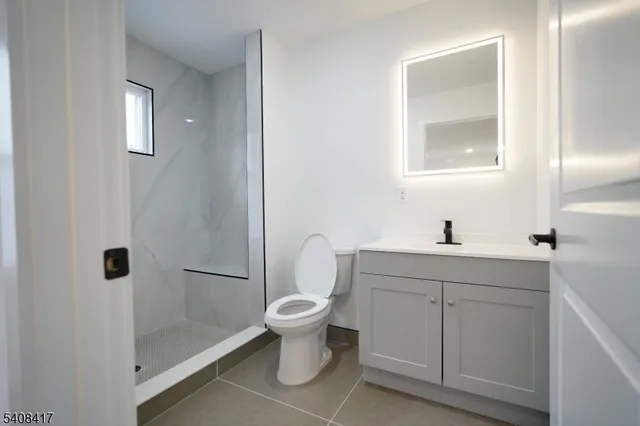 $4,000 | 728 Seaport Drive, Unit 1, Elizabeth, NJ 07201