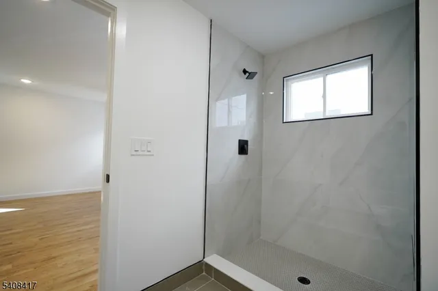 $4,000 | 728 Seaport Drive, Unit 1, Elizabeth, NJ 07201