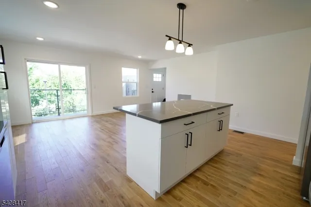 $4,000 | 728 Seaport Drive, Unit 1, Elizabeth, NJ 07201