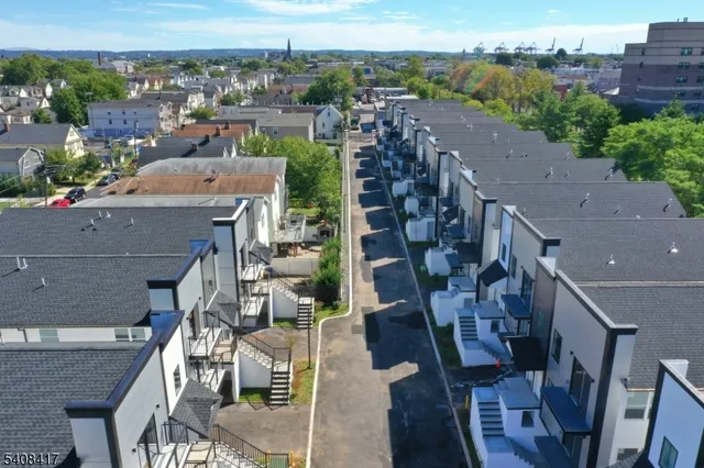 $4,000 | 728 Seaport Drive, Unit 1, Elizabeth, NJ 07201