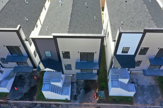 $4,000 | 728 Seaport Drive, Unit 1, Elizabeth, NJ 07201