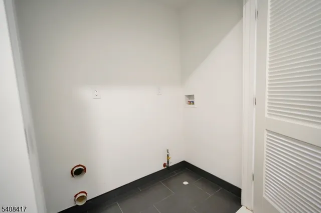 $4,000 | 728 Seaport Drive, Unit 1, Elizabeth, NJ 07201