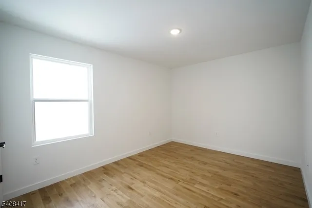 $4,000 | 728 Seaport Drive, Unit 1, Elizabeth, NJ 07201