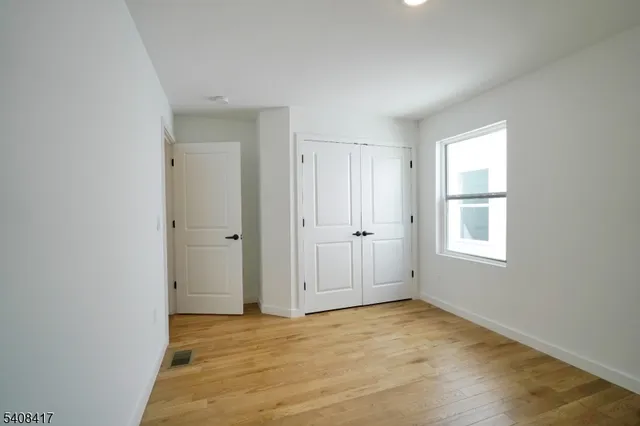 $4,000 | 728 Seaport Drive, Unit 1, Elizabeth, NJ 07201