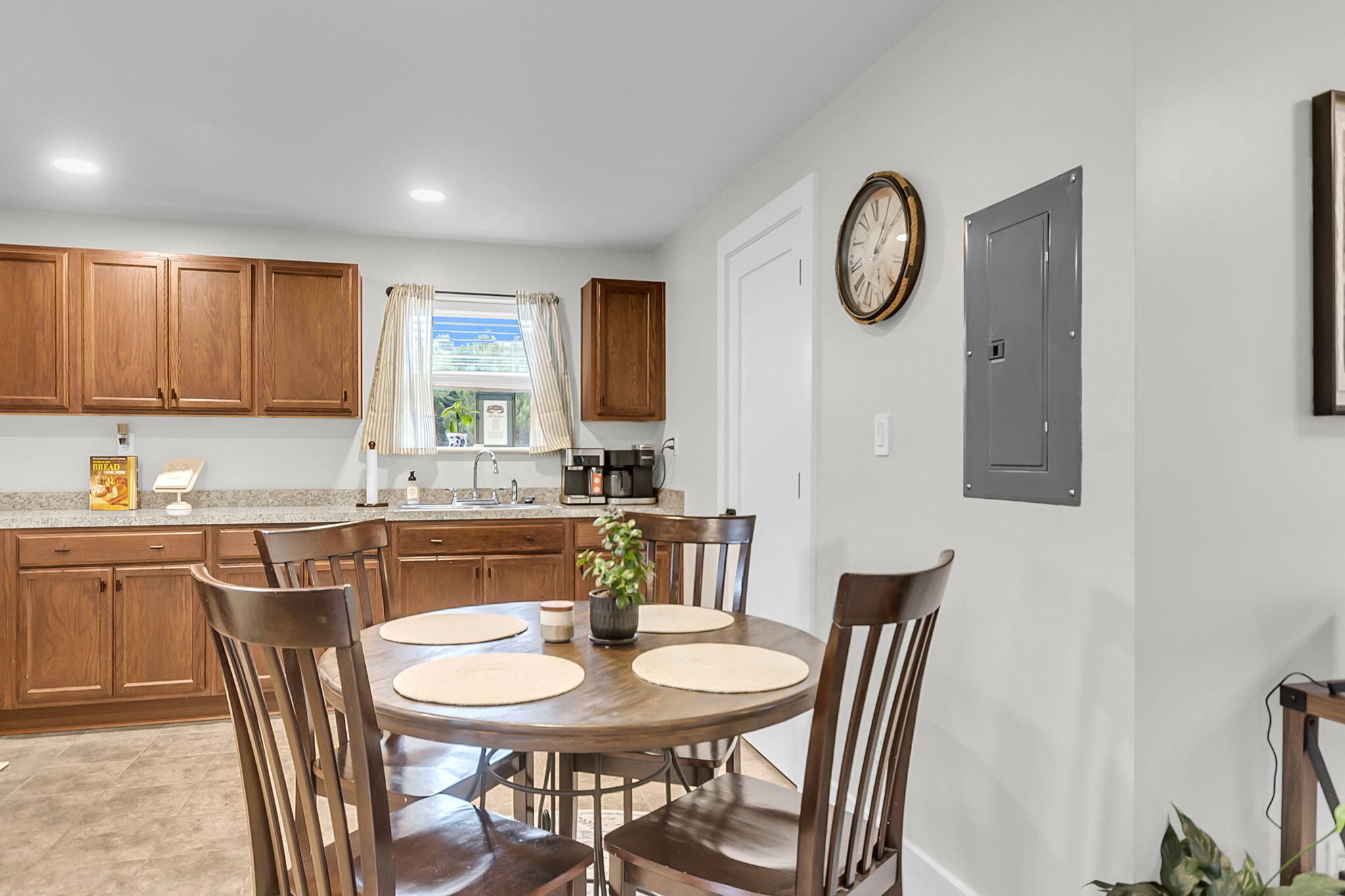 6504 Rozier Road Meggett, SC 29449 - Photo 7 of 38