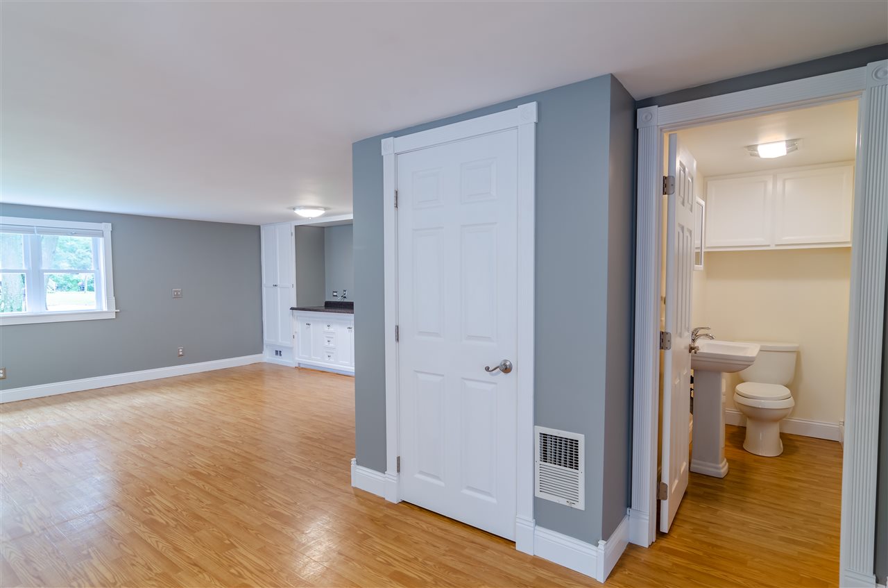 7 Steele Road Hudson, NH 03051 - Photo 5 of 24