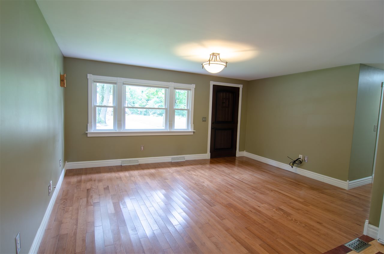 7 Steele Road Hudson, NH 03051 - Photo 10 of 24