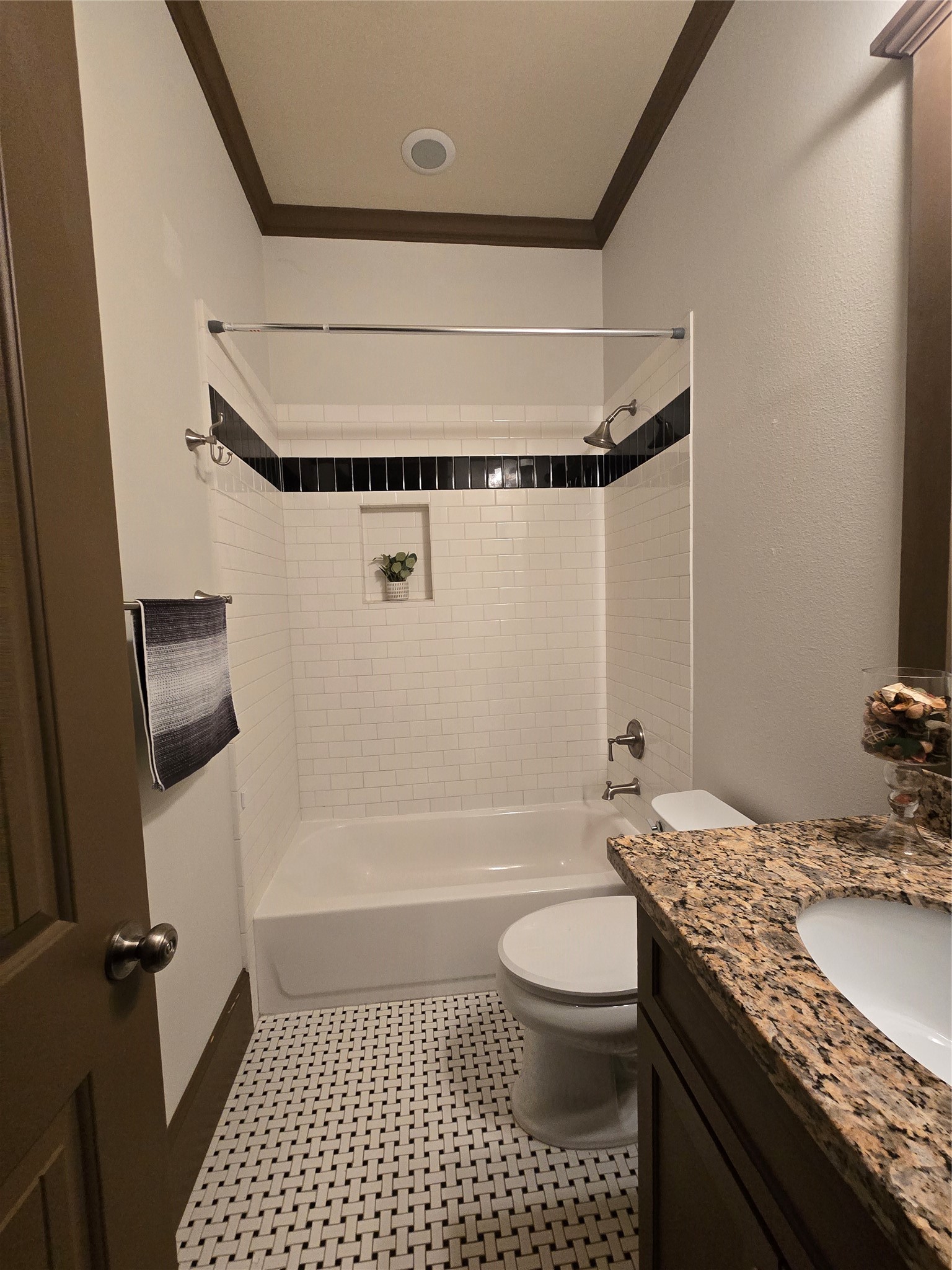 855 Mathis Street Houston, TX 77009 - Photo 20 of 28 2nd Full Bathroom
