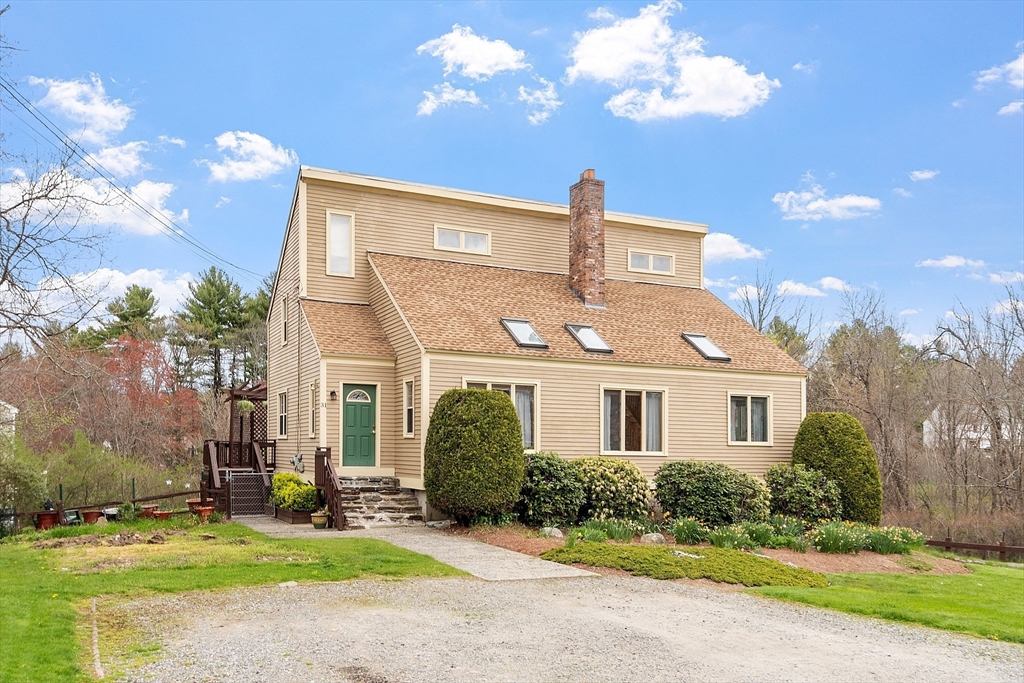 31 Dutton Road Pelham, NH 03076 - Photo 1 of 36 a front view of a house with a yard