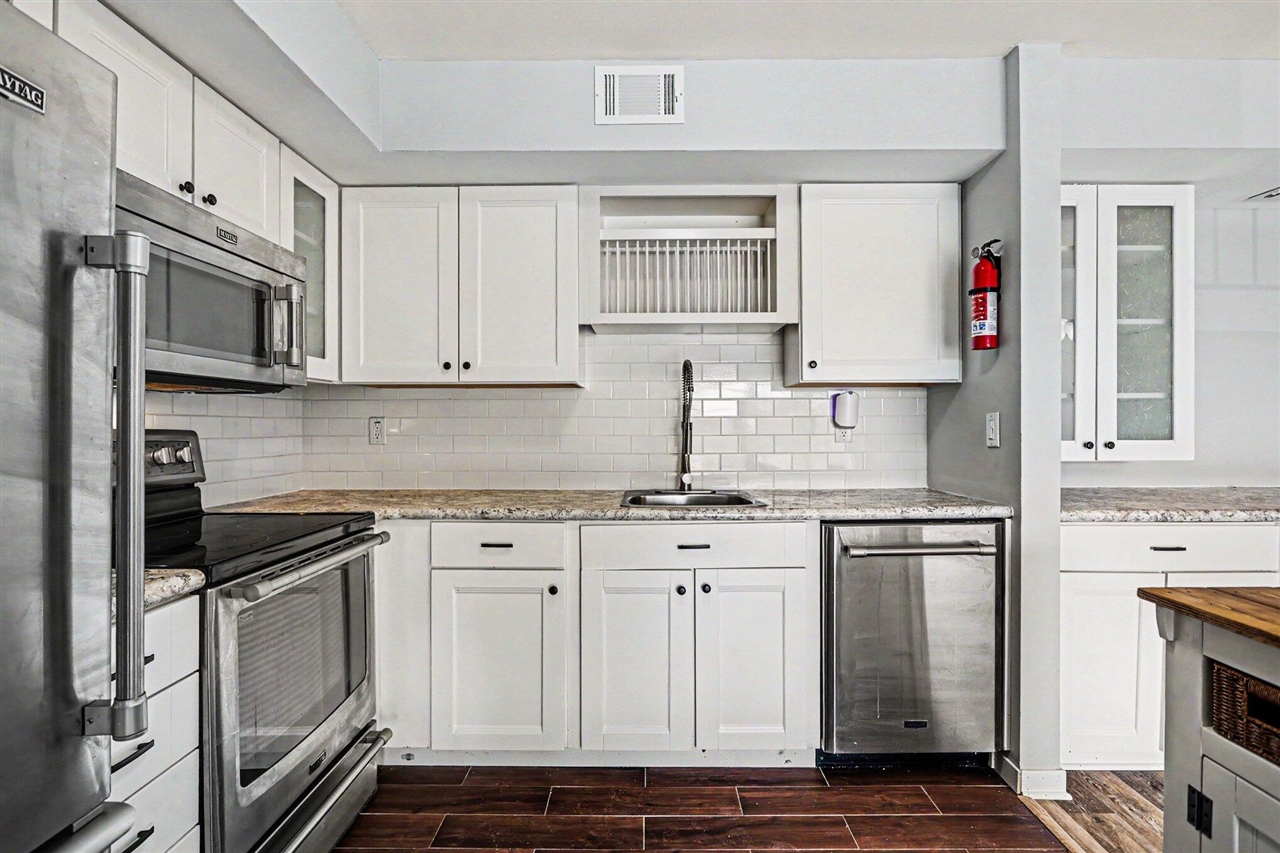 734 West Kilgore Road, Unit 303 Kalamazoo, MI 49008 - Photo 2 of 34