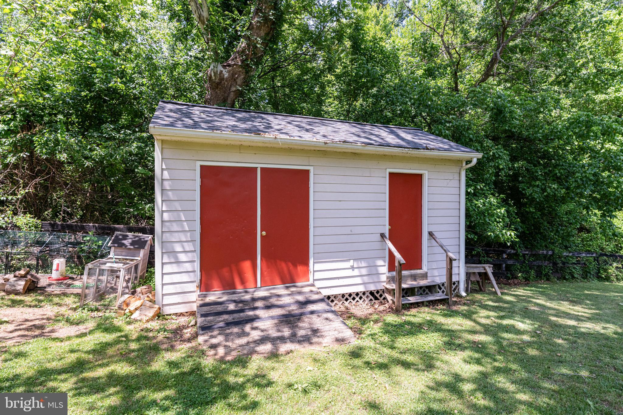 35094 Scotland Heights Road Round Hill, VA 20141 - Photo 35 of 41 Storage shed
