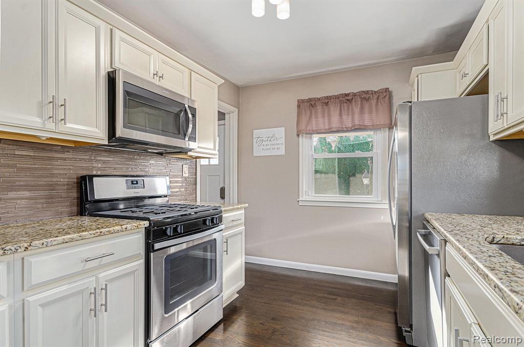 9702 Reeck Road Allen Park, MI 48101 - Photo 8 of 26