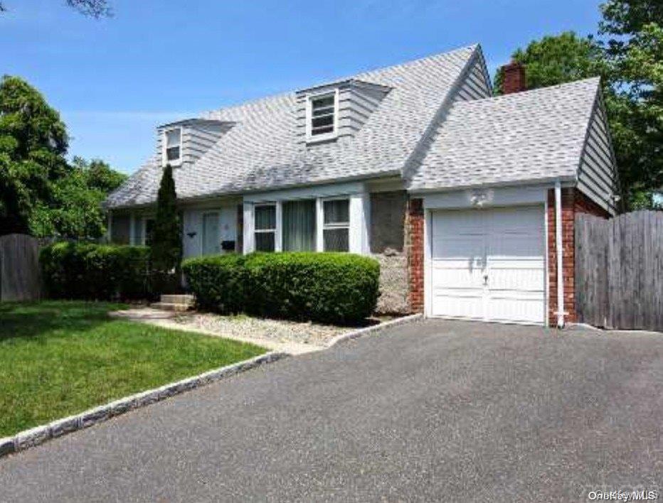 267 Haypath Road Old Bethpage, NY 11804 - Photo 1 of 22