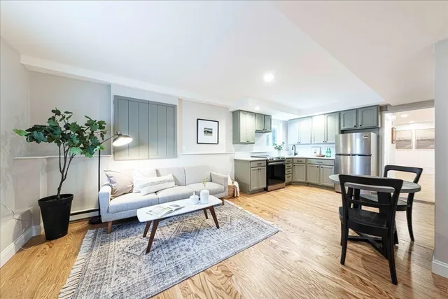 $799,000 | 4 Bullard Circle, Medway, MA 02053