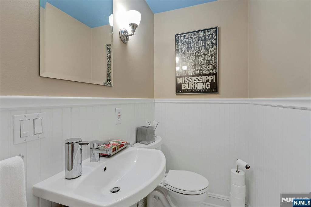 15 Colonial Road Tenafly, NJ 07670 - Photo 26 of 40