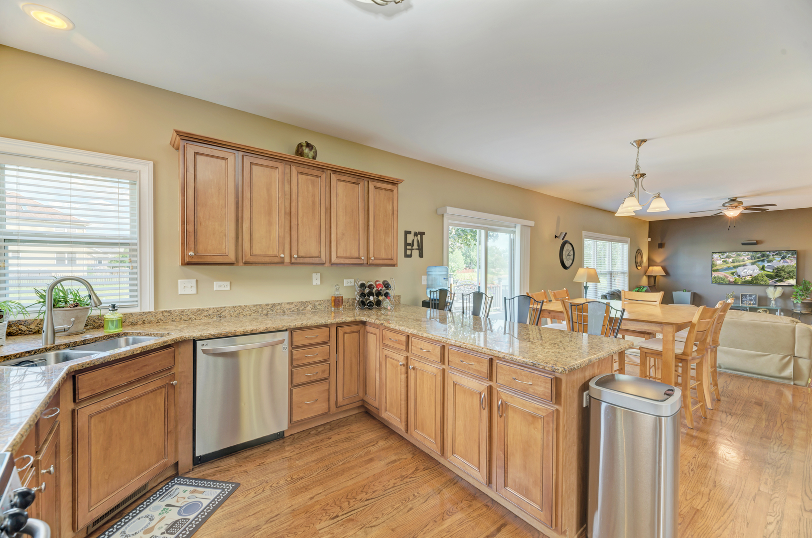 1904 Chestnut Hill Road Plainfield, IL 60586 - Photo 11 of 38 Gallery Image 11