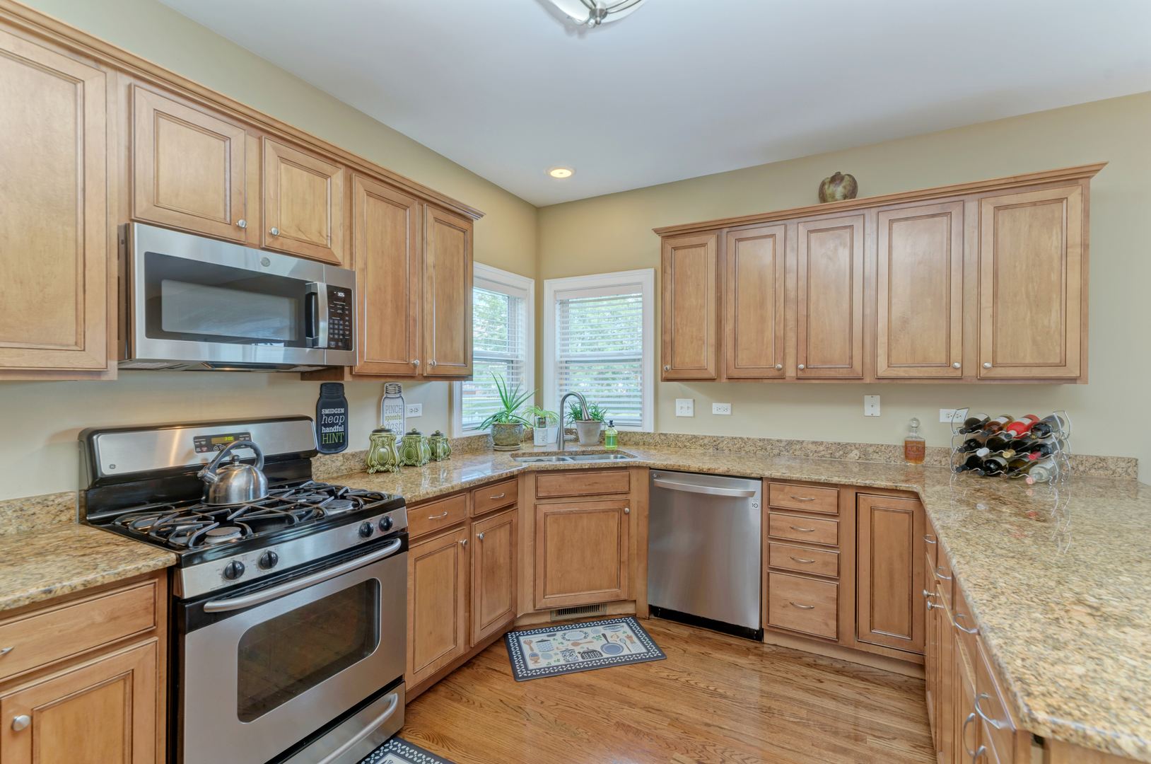 1904 Chestnut Hill Road Plainfield, IL 60586 - Photo 5 of 38 Gallery Image 5