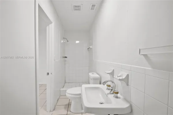 $2,700 | 3720 Northwest 20th Court, Miami, FL 33142