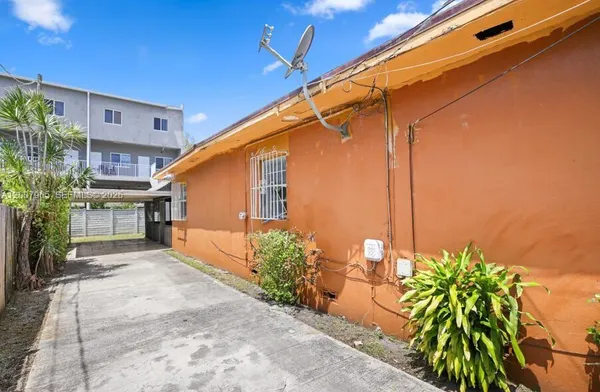 $2,700 | 3720 Northwest 20th Court, Miami, FL 33142