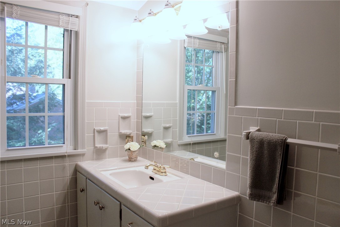 450 Somerset Road Akron, OH 44313 - Photo 18 of 24 Gallery Image 18
