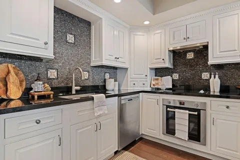 $830,000 | 220 Elm Avenue, Unit 9, Carpinteria, CA 93013