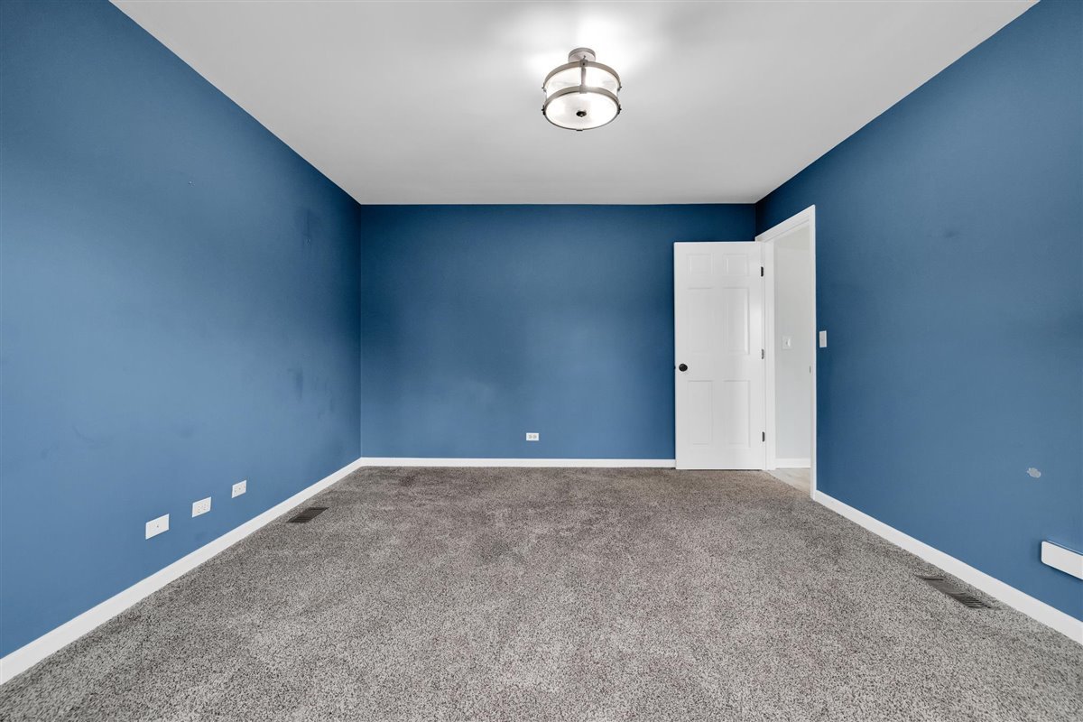 607 Cottage Road Batavia, IL 60510 - Photo 17 of 36 a view of an empty room