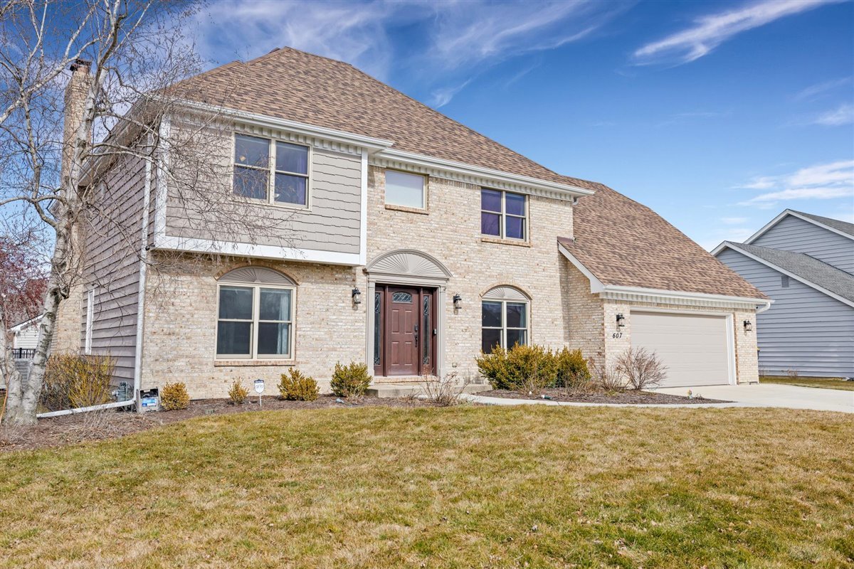 607 Cottage Road Batavia, IL 60510 - Photo 2 of 36 a front view of a house with garden